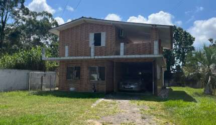 Casa Espaçosa  de 2 dormitórios a Venda -Bairro João do Rio Vermelho