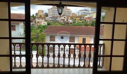 Charmoso apartamento com varanda em Teresópolis!