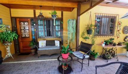 CASA EM CONDOMÍNIO À VENDA COM 4 QUARTOS SENDO 2 SUÍTES NO BAIRRO CASCATA DO IMBUÍ/ TERESÓPOLIS