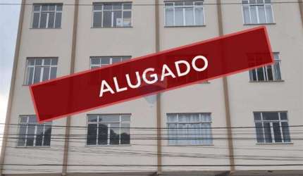 Apartamento de frente, vista livre, sala, hall, quarto, cozinha e banheiro, com elevador e garagem