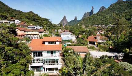 Casa com vista deslumbrante para o Dedo de Deus e Lago Comary – Carlos Guinle, Teresópolis/RJ