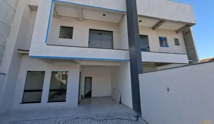 Sobrado com 3 Dormitórios, à 200mts do mar em Navegantes/SC