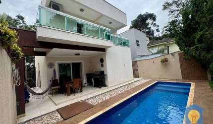 Casa em Condomínio Clube, com minimercado 24 h.