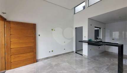 Casa térrea com 3 quartos à venda em Utinga - SP