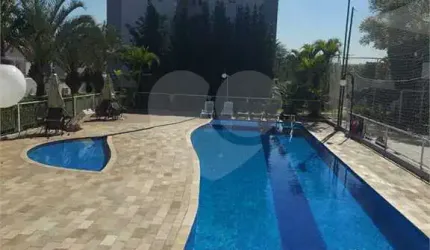 Condomínio com 3 quartos para locação em Vila Metalúrgica - SP