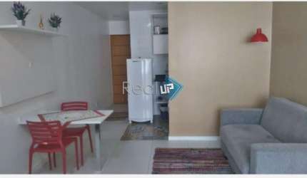Casa em condomínio fechado com 1 quarto à venda na Rua Sá Ferreira, Copacabana, Rio de Janeiro, 30 m2 por R$ 430.000