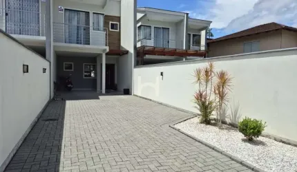 Casa com 3 quartos à venda na Rua Fernando Drefahl, 162, São Marcos, Joinville, 128 m2 por R$ 780.000