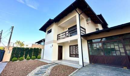 Casa com 4 quartos à venda na Rua Assis Brasil, 92, Saguaçu, Joinville, 232 m2 por R$ 1.350.000