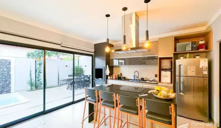 Luxuosa casa à venda no bairro Vila Industrial