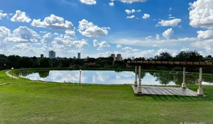 Lote de 400 m² próximo ao lazer no Royal Boulevard