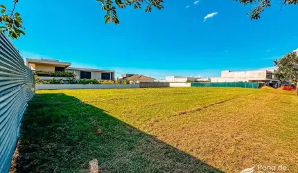 Lote de 1.350 m² próximo ao lazer no Condomínio Alphaville 1