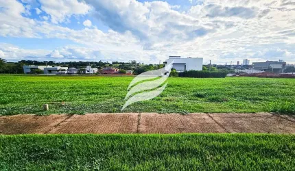 Terreno de 400 m² à venda no condomínio Royal Boulevard em Araçatuba
