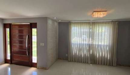 Casa Alto Padrão em alphaville Litoral norte 2, com 3 suites, área verde, suite principal com Closet.