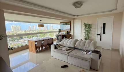 Apartamento Alto Padrão em Patamares, com 3 suites, reformado, vista mar, com 3 vagas.