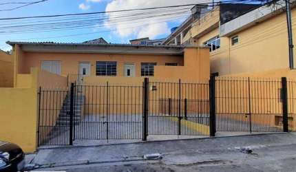 Oportunidade! compre já alugado! Imóvel com duas casas alugadas no quintal ótimo localização