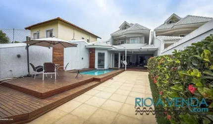Linda casa moderna à venda na região mais luxuosa da Barra da Tijuca