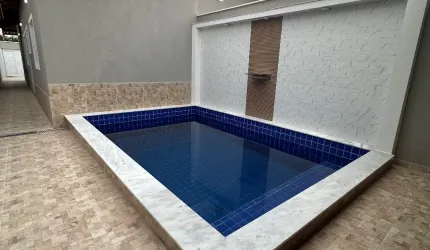 MODERNA E IMPONENTE