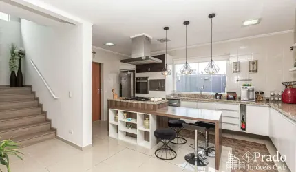 Sobrado à venda, 220 m² privativos, 4 dormitórios 1 sendo suíte, 2 vagas, Umbará, Curitiba, PR