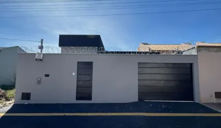 Belíssima casa no setor triunfo