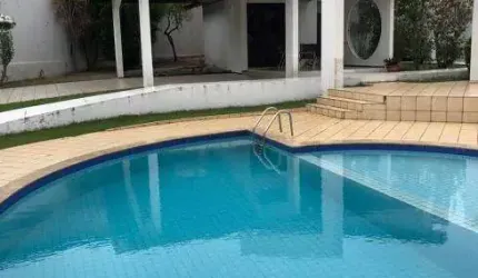 Casa Para Vender com 4 quartos 3 suítes no bairro QUINTAS DO CALHAU.