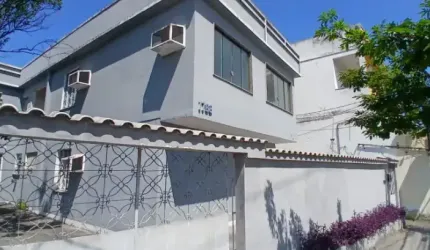 Excelente prédio de 2 andares com 4 apartamentos, com ótima localização!