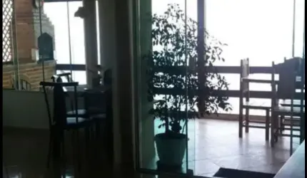 Excelente casa com linda vista para o mar, à 200 M da praia!