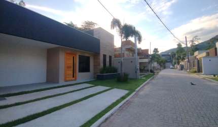 Casa Linear com 3 Quartos (1 Suíte) em Condomínio Fechado – Rio da Prata, Campo Grande
