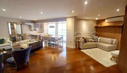 Lindo flat disponível para locação em Moema, alto padrão, prox ao Shopping Ibirapuera.