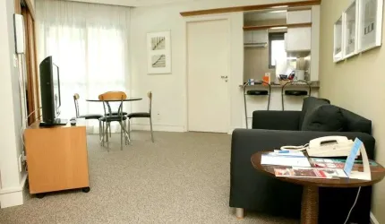 Flat com Excelente localização no Paraíso, 1 Suíte Escritório 02 Vagas 60m², No Pool