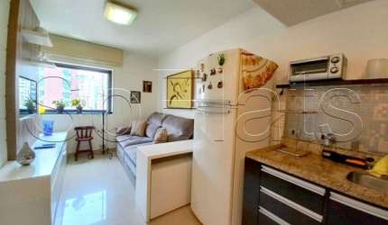 Flat no Le Premier com 28m², 1 dormitório e 1 vaga de garagem, disponível para locação.