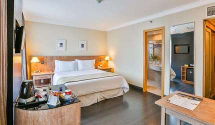 Flat Radisson, prox a Marg Pinheiros, Av. Luis C. Berrini, no pool para investimento