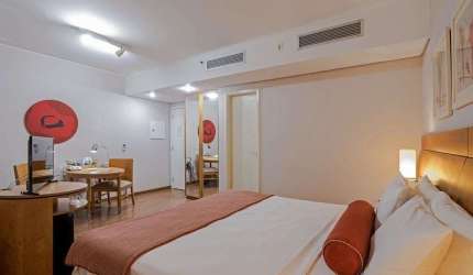 Flat em Moema, prox a Av. Sto Amaro, no pool para investimento