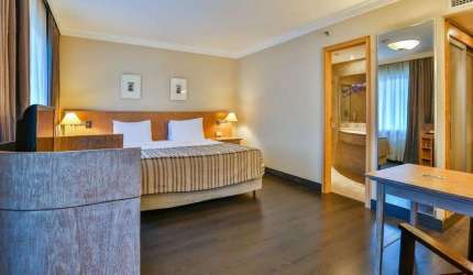Flat Radisson para investimento, prox a Av. Luis C Berrini e Marg Pinheiros
