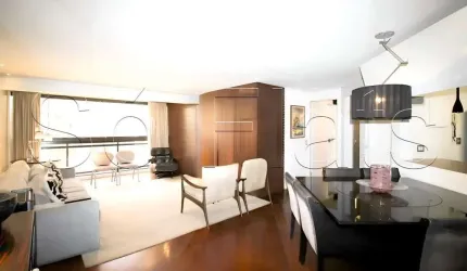 Flat alto padrão e mobiliado em Moema, com 3 dorms 2 vagas, próx ao Shopping do Ibirapuera.