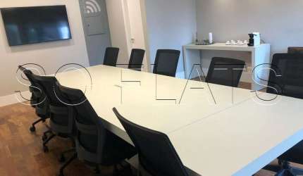Sala comercial em Pinheiros com 41m², 2 banheiros e 1 vaga.