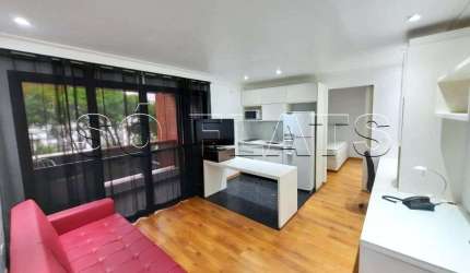 Flat com 39m², totalmente reformado no primeiro andar com linda vista para o bairro em Higienópolis.