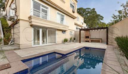 Casa de alto padrão no Morumbi com 754m² muito bem distribuídos.