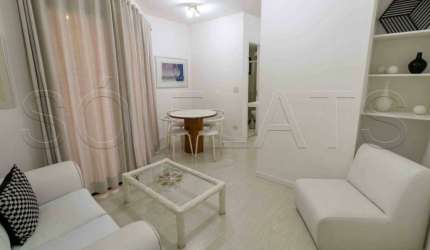 Flat disponível para locação amplo e mobiliado em Moema para locação na Av. Rouxinol.
