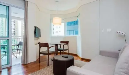 Flat de altíssimo padrão com  03 Dorm 115m²  fora do pool, com serviços de hotelaria e vaga.