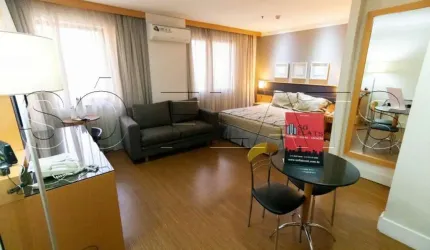 Flat totalmente reformado com 1 dormitório com mobília, com serviços no prédio.