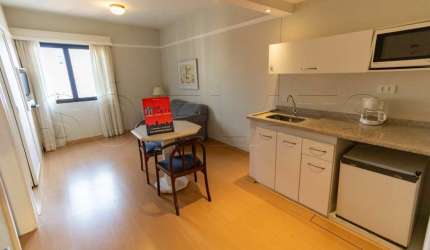 Flat mobiliado reforado, com 1x dormitório em andar alto no Jardim Paulista. Sem burocracia.