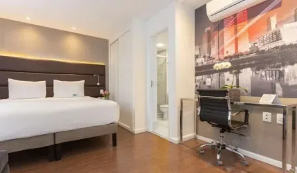 Lindo flat com 2 dorms para locação totalmente equipado muito próx da Faculdade FMU e Av Sto Amaro.