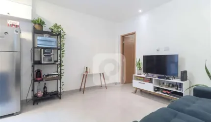 mplo imóvel, com 73m², recém-reformado e mobiliado, com um design pensado sob medida