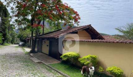 Casa 4 quartos, sendo 3 suítes