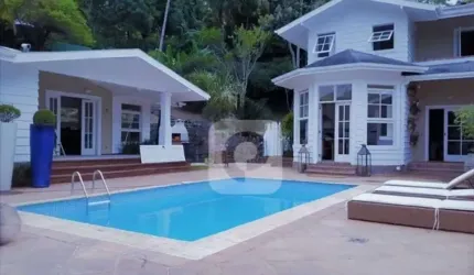 Excelente casa em condomínio de luxo !