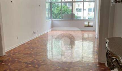 COPACABANA - VENDE AMPLO 3 QUARTOS COM VAGA  POSTO 2