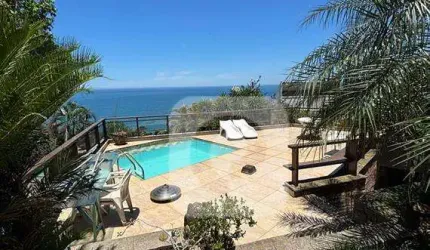 Casa Duplex Niemayer com piscina vista icônica  para o mar.
