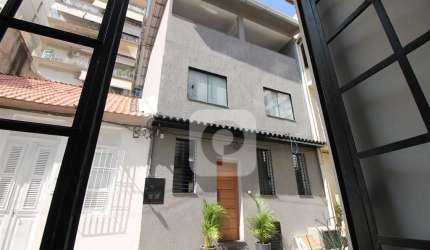 Belíssima Casa Triplex em Botafogo - Oportunidade de Renda com 9 Quartos