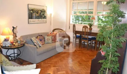 Vendo apartamento no Leblon, 2 quartos. Rua Dias Ferreira.