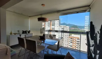 Vendo Cobertura 4 quartos - 3 suítes e 2 vagas - Condomínio Soho Residence - Barra da Tijuca